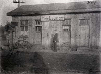 Herbeumont gare en bois-.jpg